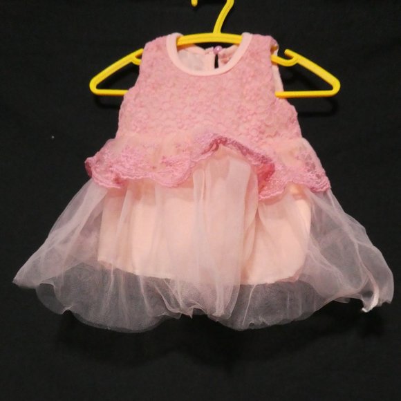 Pink lace dress, toddler girl, xs, single pink button back fastened - Picture 4 of 12